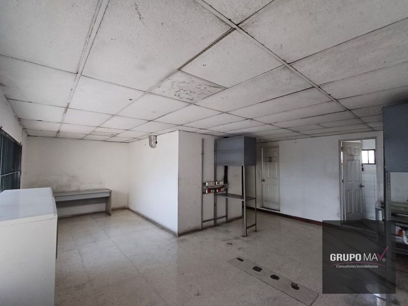 Casa Comercial Zona 6 - 11