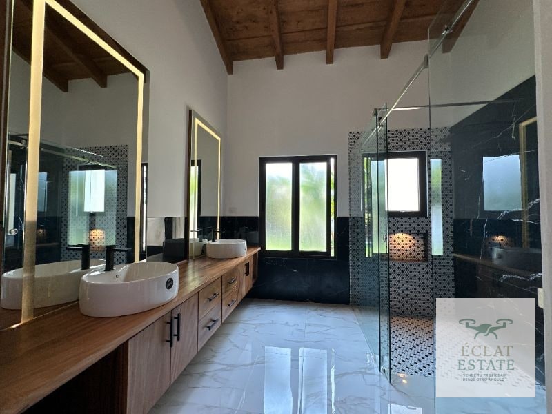 Casa en Venta en Los Franciscanos, Antigua Guatemala: Lujo y Confort - 7