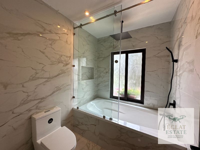 Casa en Venta en Los Franciscanos, Antigua Guatemala: Lujo y Confort - 13
