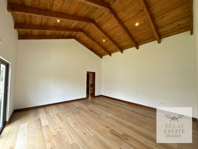 Casa en Venta en Los Franciscanos, Antigua Guatemala: Lujo y Confort - 4