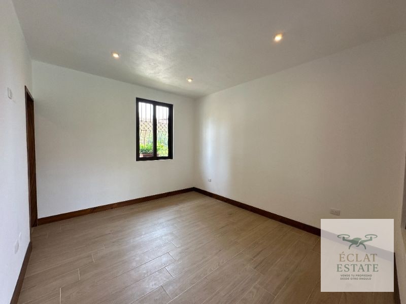 Casa en Venta en Los Franciscanos, Antigua Guatemala: Lujo y Confort - 16