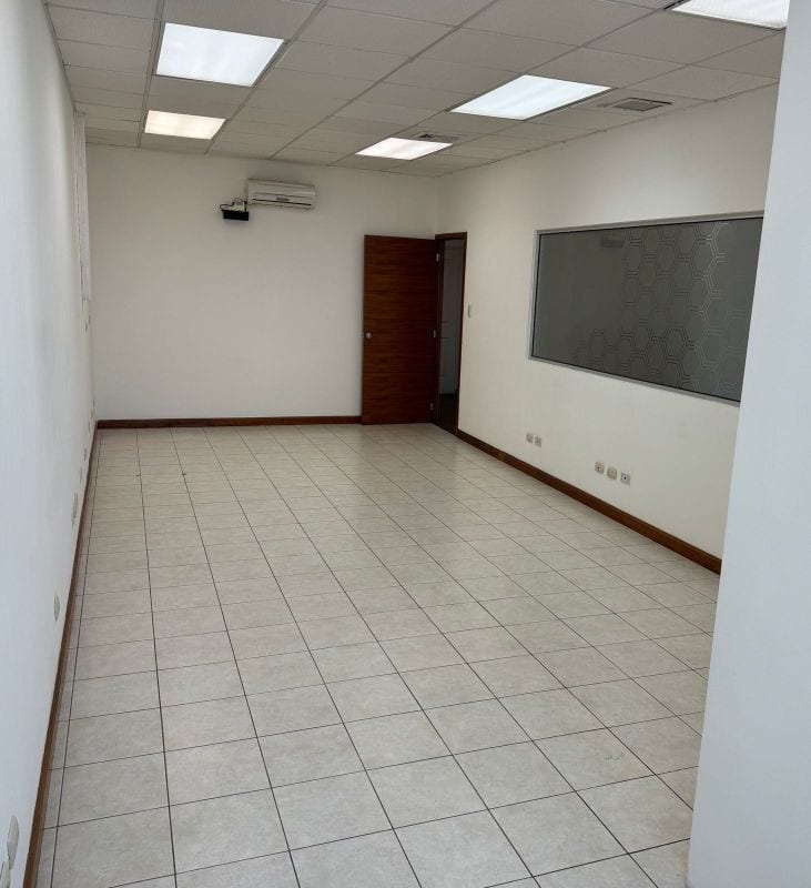 OFICINA TORRE PRADERA 210 M2, ZONA 10 — Oficina en Alquiler en Zona Pradera, Zona 10, Guatemala, Ciudad — foto 6 de 10