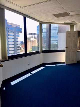 Oficina en renta en Edificio Murano Center zona 10 — Oficina en Alquiler en Zona 10, Guatemala, Ciudad — miniatura 2 de 5