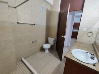 Alquiler de apartamento semi amueblado en zona 16 — Apartamento en Alquiler en La Montaña, Zona 16, Guatemala, Ciudad — miniatura 5 de 6