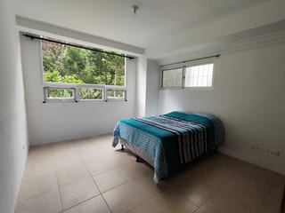 Alquiler de apartamento semi amueblado en zona 16 — Apartamento en Alquiler en La Montaña, Zona 16, Guatemala, Ciudad — miniatura 2 de 6