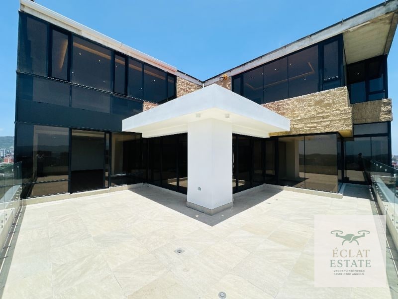 Penthouse de 2 Niveles en Venta en Oakland, Zona 10 - 1