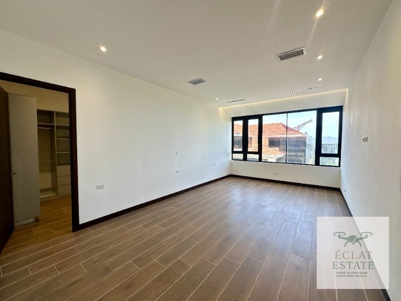 Penthouse de 2 Niveles en Venta en Oakland, Zona 10 - 6