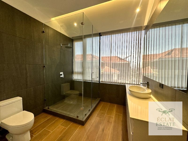 Penthouse de 2 Niveles en Venta en Oakland, Zona 10 - 4