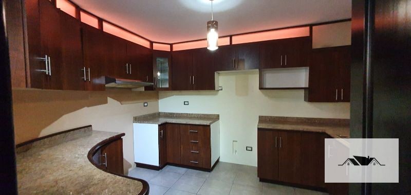 En Venta Casa Zona 16, Villas Suiza — Casa en Venta en Zona 16, Guatemala, Ciudad — foto 8 de 16