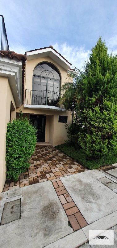 En Venta Casa Zona 16, Villas Suiza — Casa en Venta en Zona 16, Guatemala, Ciudad — foto 1 de 16