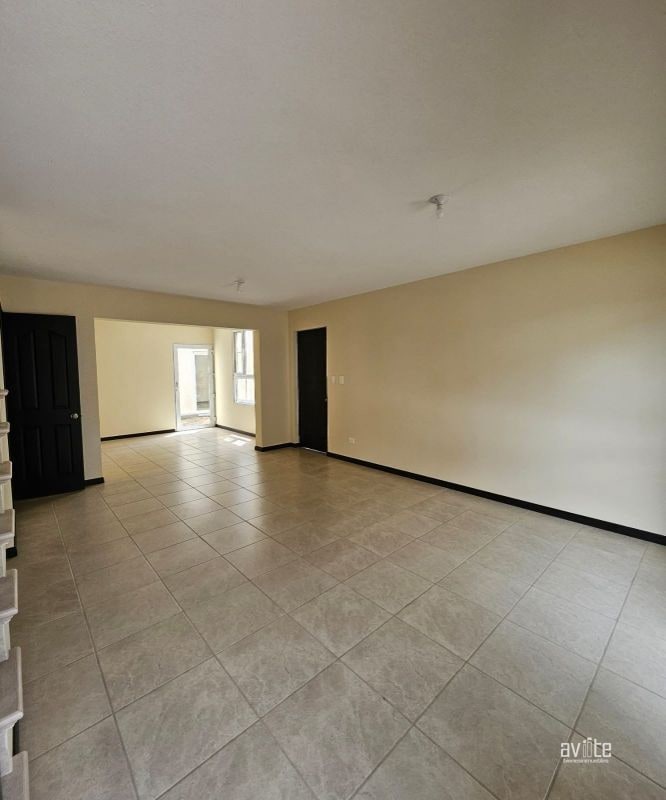 Casa tipo solana, Condado Naranjo.   $425,000 más impuestos - 2