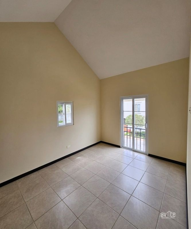 Casa tipo solana, Condado Naranjo. $425,000 más impuestos - 4