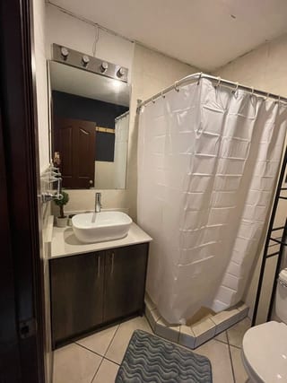 Zona 14, Apartamento amueblado de 2 dormitorios  — Apartamento en Alquiler en Zona 14, Guatemala, Ciudad — miniatura 10 de 17