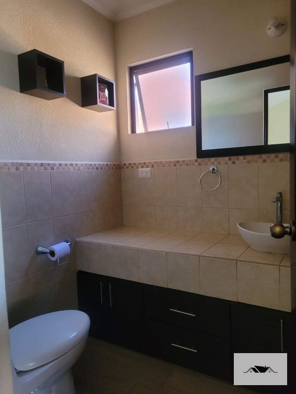 EN RENTA AMPLIA CASA ZONA 16 CONDOMINIO PORTALES DE SAN ISIDRO — Casa en Alquiler en Portal de San Isidro III, Zona 16, Guatemala, Ciudad — foto 7 de 16