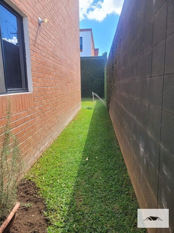 EN RENTA AMPLIA CASA ZONA 16 CONDOMINIO PORTALES DE SAN ISIDRO — Casa en Alquiler en Portal de San Isidro III, Zona 16, Guatemala, Ciudad — foto 5 de 16