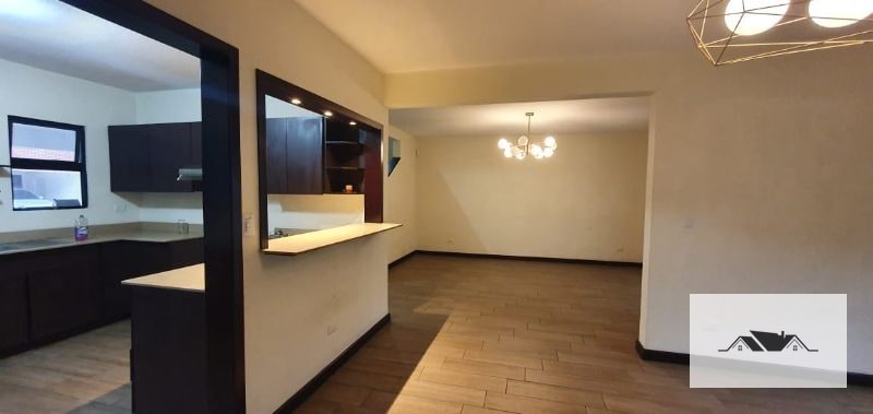 EN RENTA AMPLIA CASA ZONA 16 CONDOMINIO PORTALES DE SAN ISIDRO — Casa en Alquiler en Portal de San Isidro III, Zona 16, Guatemala, Ciudad — foto 11 de 16
