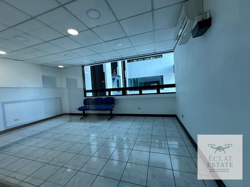 Oficina de 225 m² en Renta en Zona 10. - 8