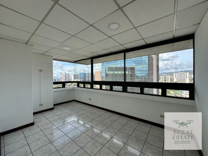 Oficina de 225 m² en Renta en Zona 10. - 3