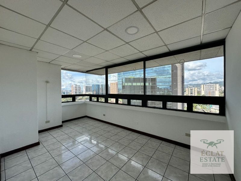 Oficina de 225 m² en Renta en Zona 10. — Oficina en Alquiler en Topacio Azul, Zona 10, Guatemala, Ciudad — foto 2 de 9