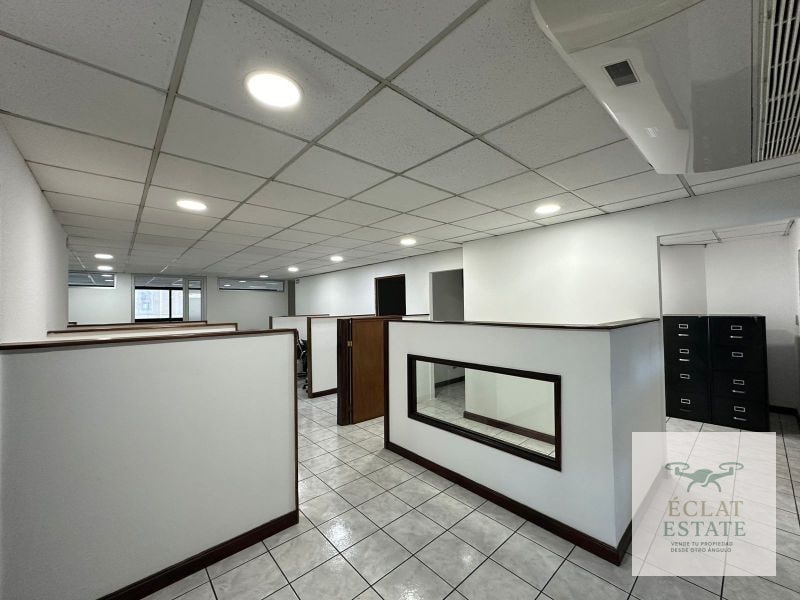 Oficina de 225 m² en Renta en Zona 10. - 9