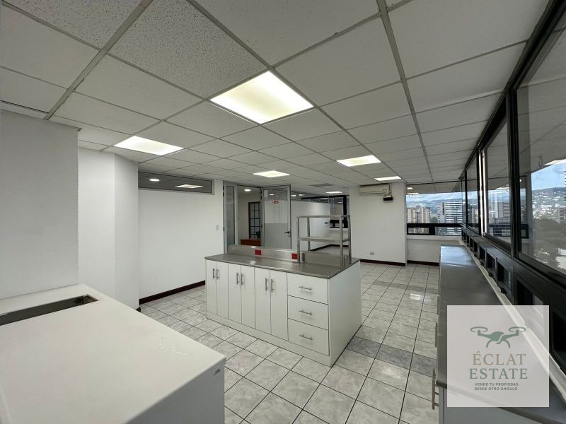 Oficina de 225 m² en Renta en Zona 10. - 6