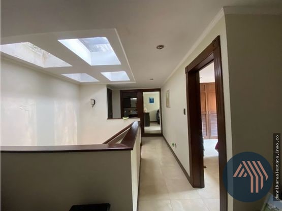 VENTA DE AMPLIA CASA - LA HONDONADA, ZONA 15 - 13