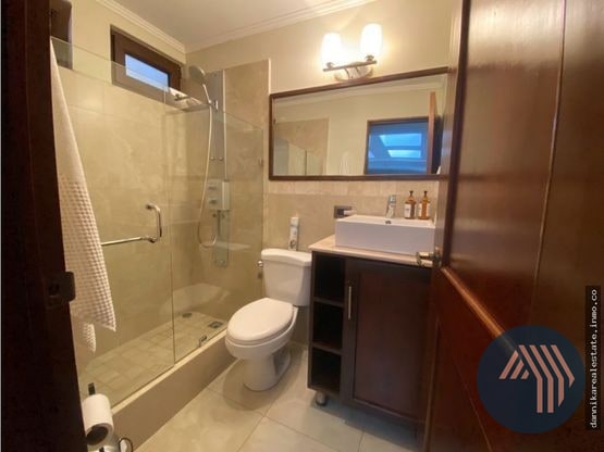 VENTA DE AMPLIA CASA - LA HONDONADA, ZONA 15 - 11