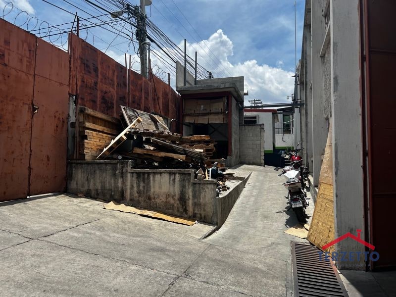 BODEGA ZONA 13 - 3