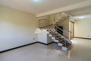 Casa en Hacienda Real, zona 16 (Opción 6) — Casa en Venta en Zona 16, Guatemala, Ciudad — miniatura 1 de 5