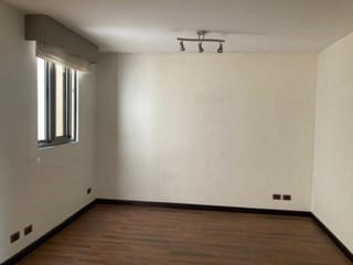 Colonia El Prado — Casa en Venta en El Prado, Zona 10, Guatemala, Ciudad — miniatura 2 de 8