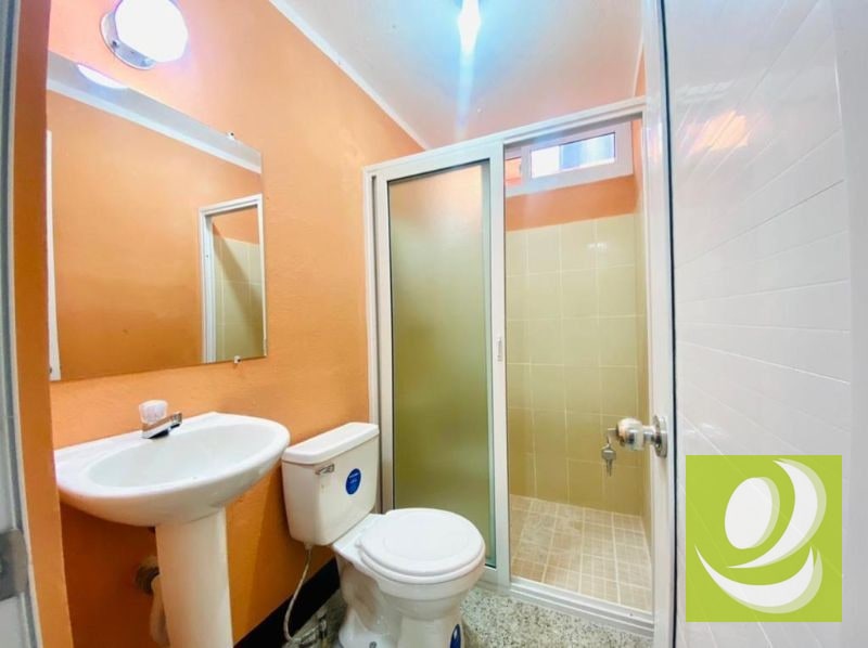 ATENCIÓN INVERSIONISTA VENTO 5 CASAS CON AMPLIO TERRENO EN CHIQUIMULA CENTRO - 1