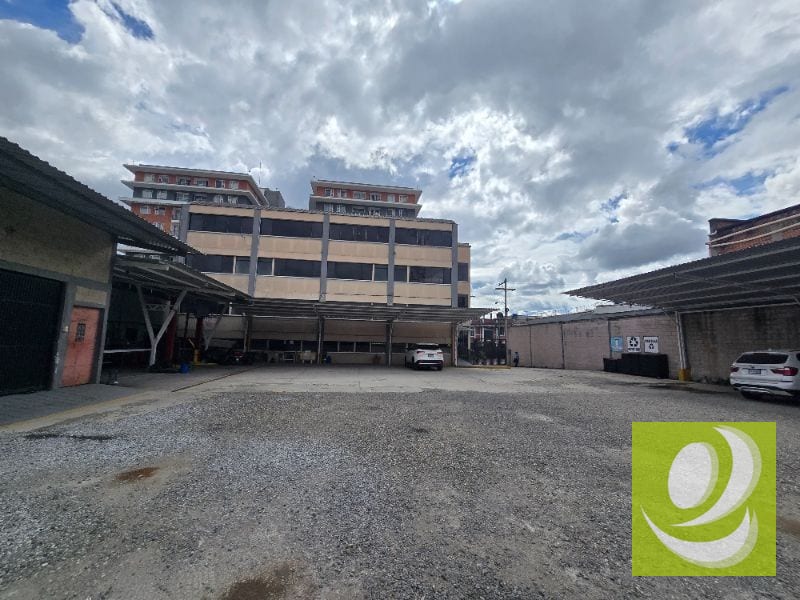 AMPLIA OFICINA EN ALQUILER/RENTA EN ZONA 11 COLONIA TOLEDO — Oficina en Alquiler en Utatlán II, Zona 11, Guatemala, Ciudad — foto 1 de 13