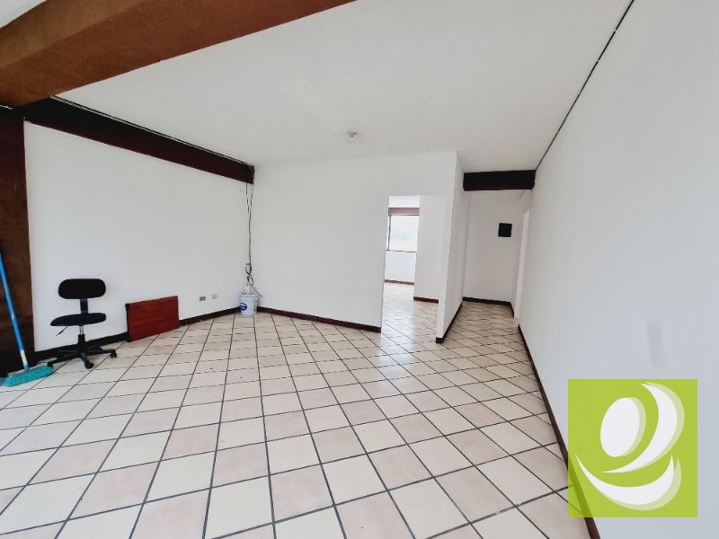 AMPLIA OFICINA EN ALQUILER/RENTA EN ZONA 11 COLONIA TOLEDO - 2