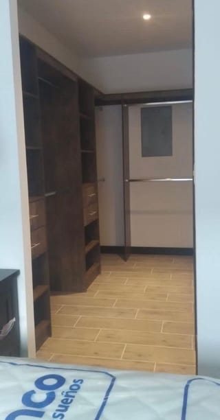 APARTAMENTO AMUEBLADO, ZONA 10 CIUDAD VIEJA — Apartamento en Alquiler en Habitat Ciudad Vieja, Zona 10, Guatemala, Ciudad — miniatura 2 de 12