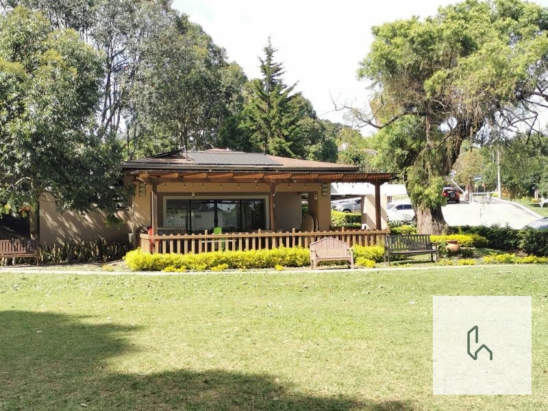 CASA EN VENTA EN FONTANA 3 - 2