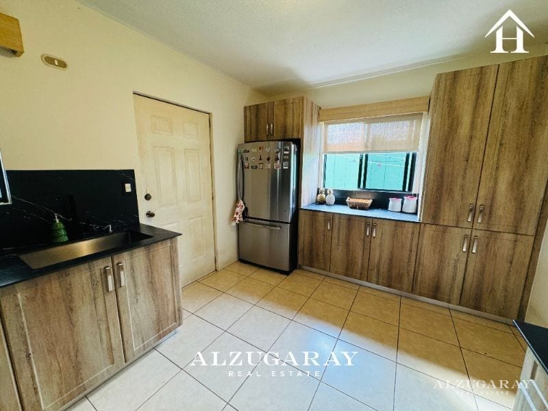 CASA AMUEBLADA CON JARDÍN -3 HAB. / CONDOMINIO, Z. 16 — Casa en Venta en Zona 16, Guatemala, Ciudad — foto 3 de 16