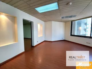 RENTA DE OFICINA EN MURANO CENTER ZONA 10 — Oficina en Alquiler en Murano Center, Zona 10, Guatemala, Ciudad — miniatura 2 de 4