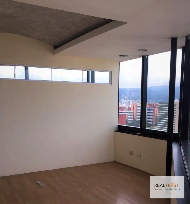 RENTA OFICINA PENTHOUSE MURANO CENTER ZONA 10 - 3