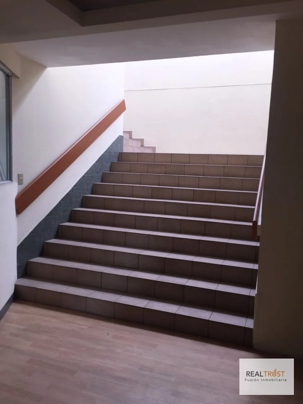 RENTA OFICINA PENTHOUSE MURANO CENTER ZONA 10 - 2