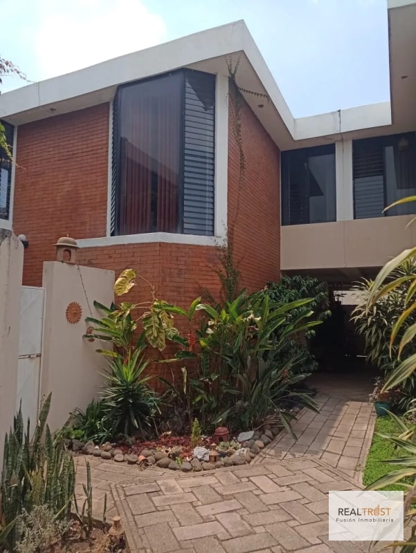 CASA EN VENTA LAS CHARCAS ZONA 11 - 7