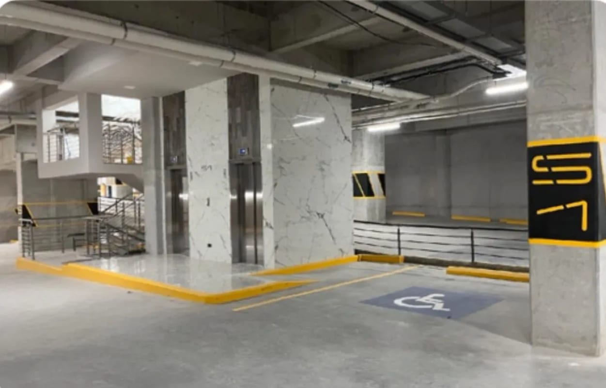Edificio corporativo en alquiler en zona 10 Guatemala — Edificio en Alquiler en Zona 10, Guatemala, Ciudad — foto 12 de 14