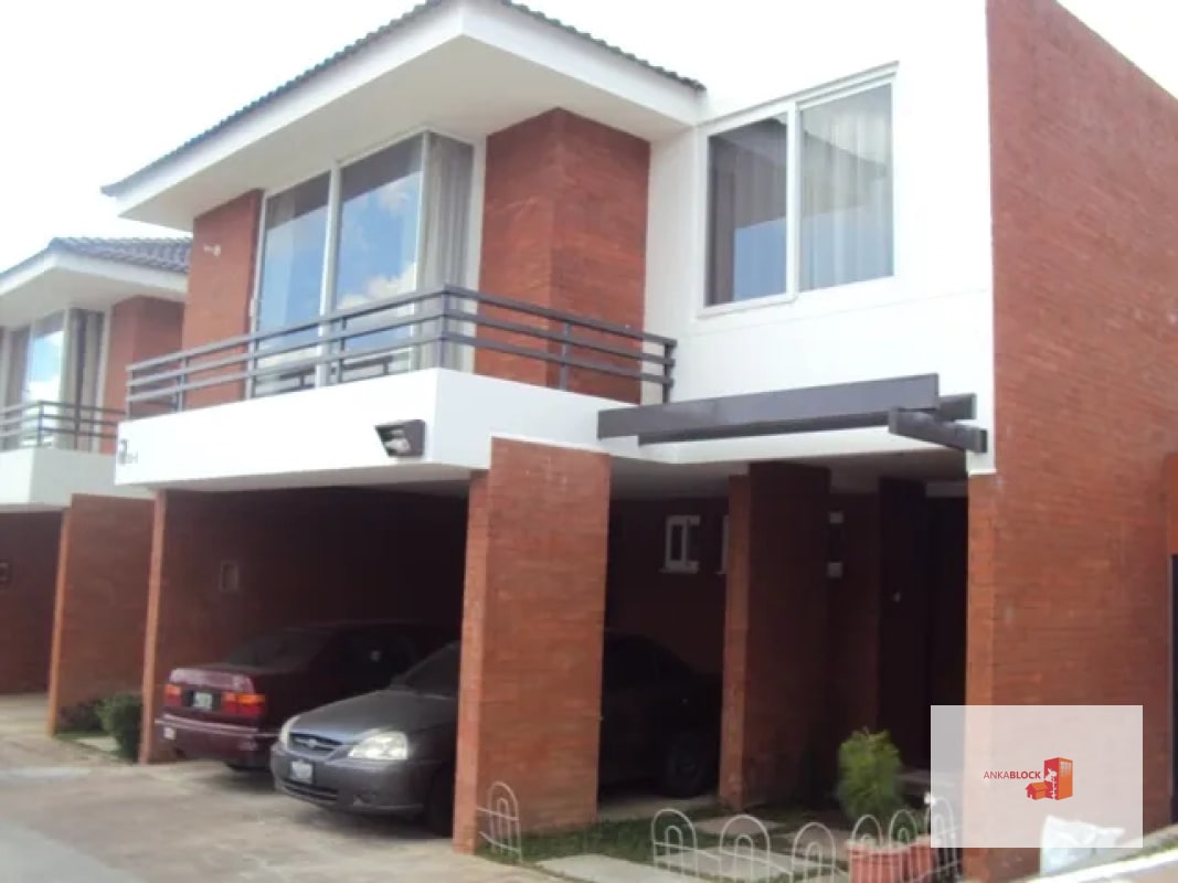 Casa de esquina con jardín amplio en La Ensenada de San Isidro - 5