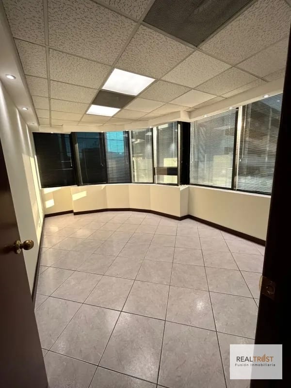 OFICINA EN RENTA EUROPLAZA ZONA 14 — Oficina en Alquiler en Zona 14, Guatemala, Ciudad — foto 4 de 13
