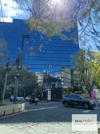 OFICINAS EN ALQUILER EN EL CORAZÓN DE ZONA 10 — Oficina en Alquiler en Zona 10, Guatemala, Ciudad — miniatura 2 de 8