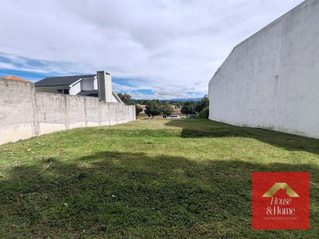 Venta de terreno en La Fontana - 1