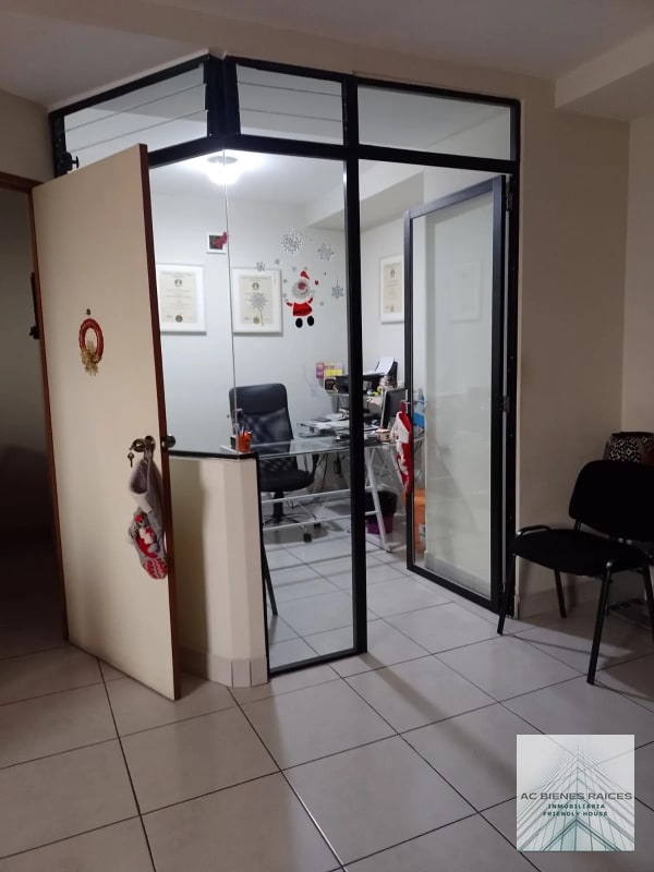 Oficina en venta zona 9 - 4