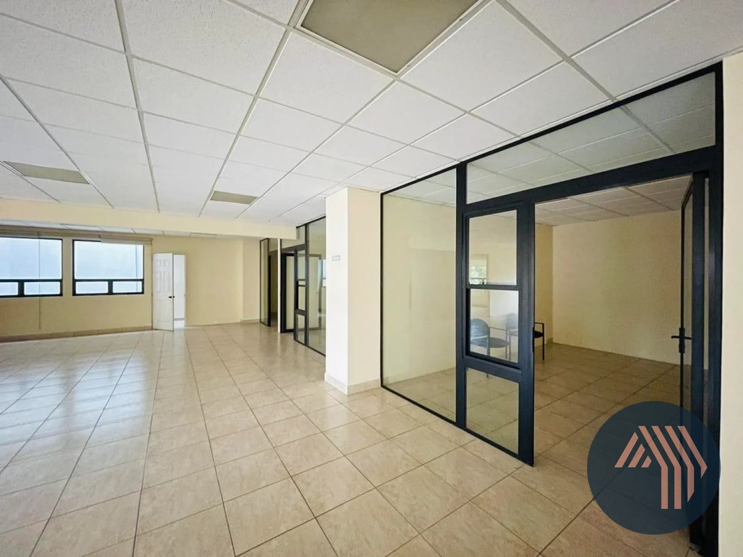 ALQUILER DE CÉNTRICAS OFICINAS - EDIFICIO CONDESA, ZONA 13 - 10
