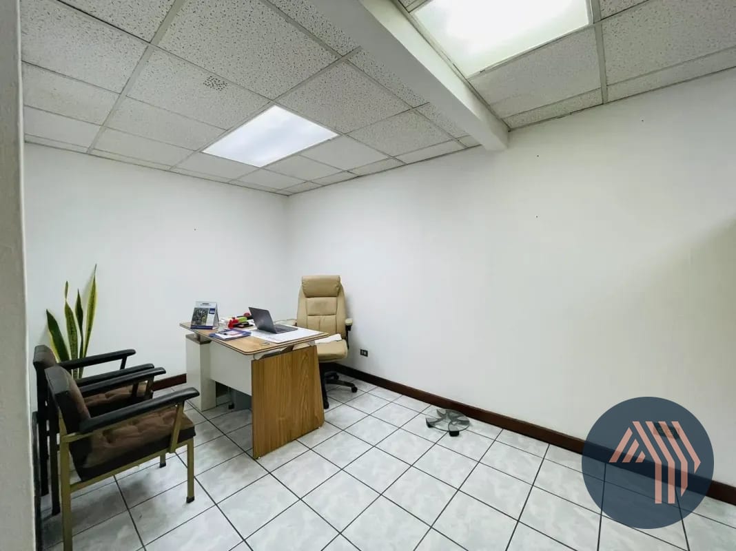 ALQUILER DE CLINICA AMUEBLADA - SANTA CLARA, ZONA 10 — Oficina en Alquiler en Zona 10, Guatemala, Ciudad — foto 2 de 6