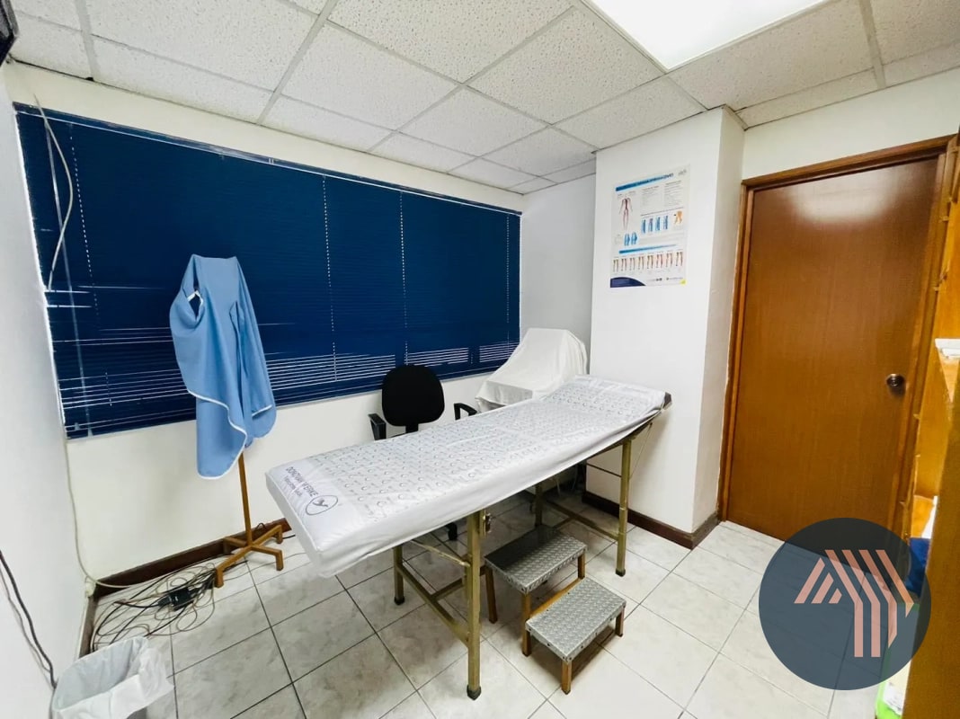 ALQUILER DE CLINICA AMUEBLADA - SANTA CLARA, ZONA 10 - 2