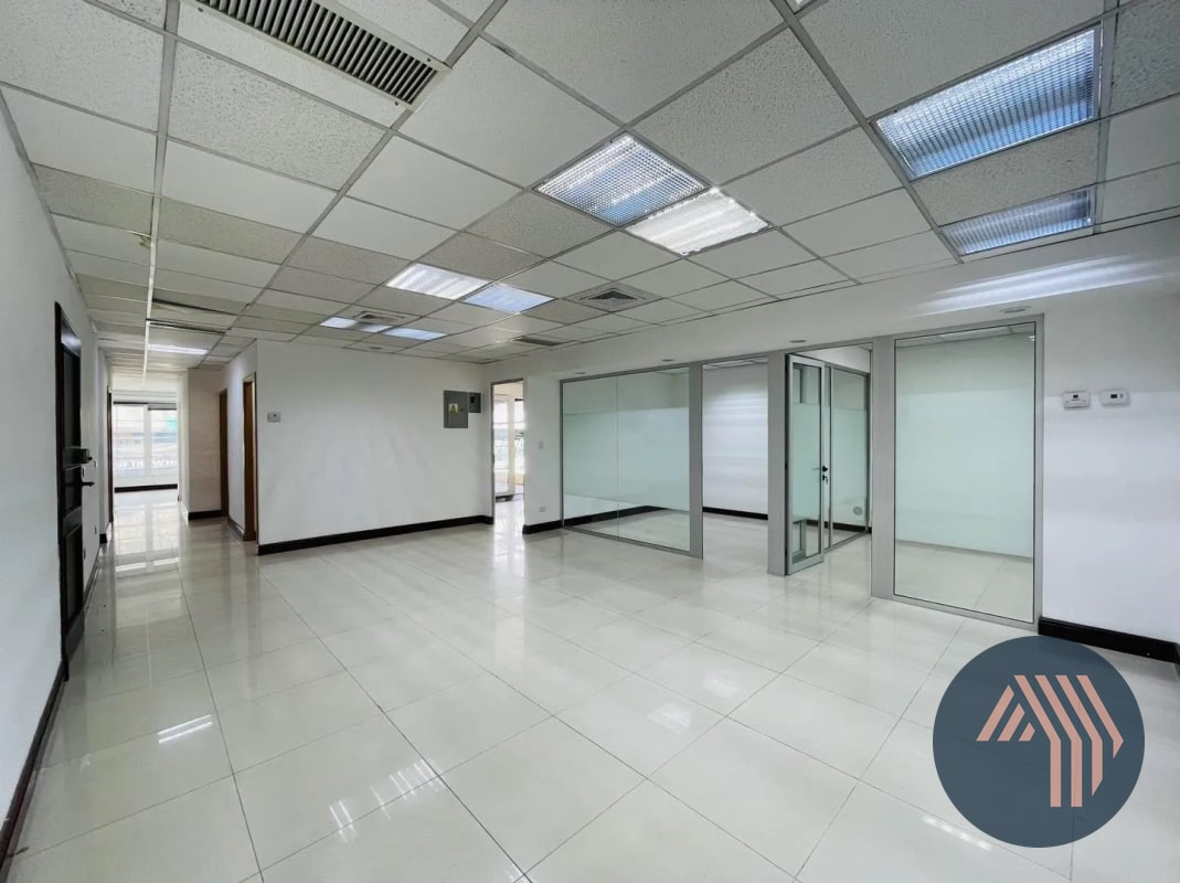 ALQUILER DE AMPLIA OFICINA 122MT2 - CASA VERANDA, ZONA 10 - 2